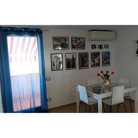 Attico Con Terrazzo Apartamento